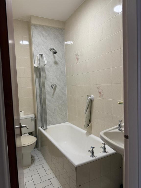 Adelaide House Hotel - Opposite Winter Gardens, Town Centre - Resim 22