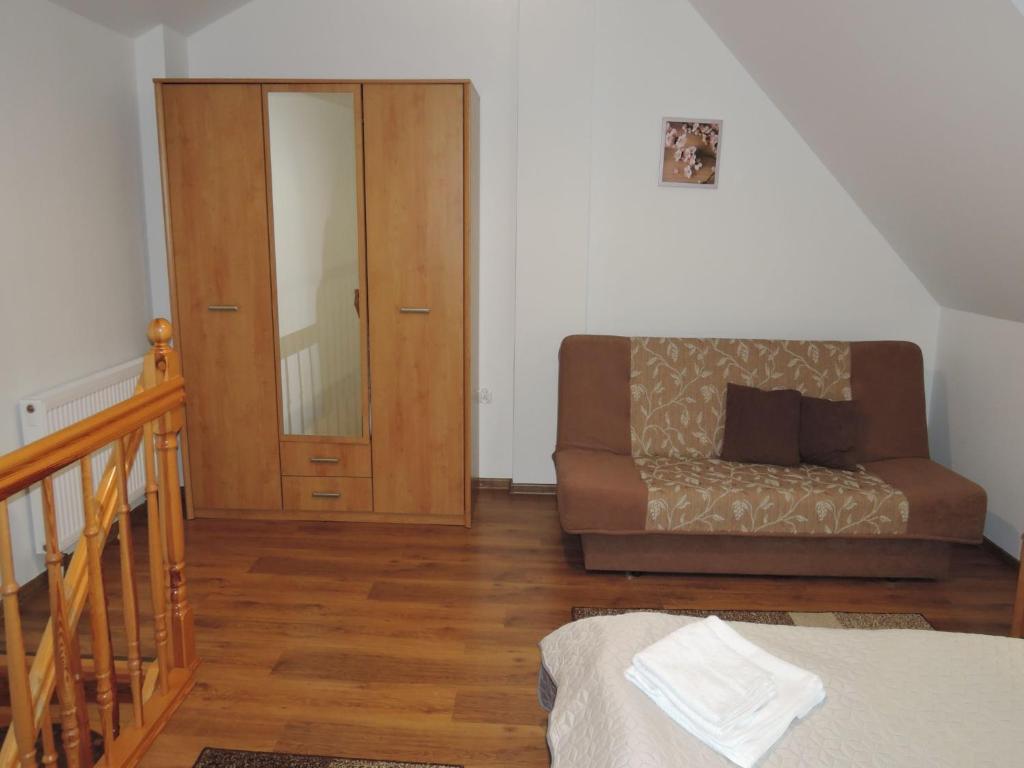 Posedenie v ubytovaní Cottage for four Person near Lake in Kolczewo