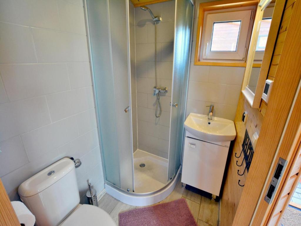 Kúpeľňa v ubytovaní Year-round cottage, Ustronie Morskie