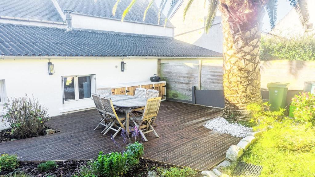 Jardin de l'établissement Maison avec vue mer à Saint-Pol-de-Léon