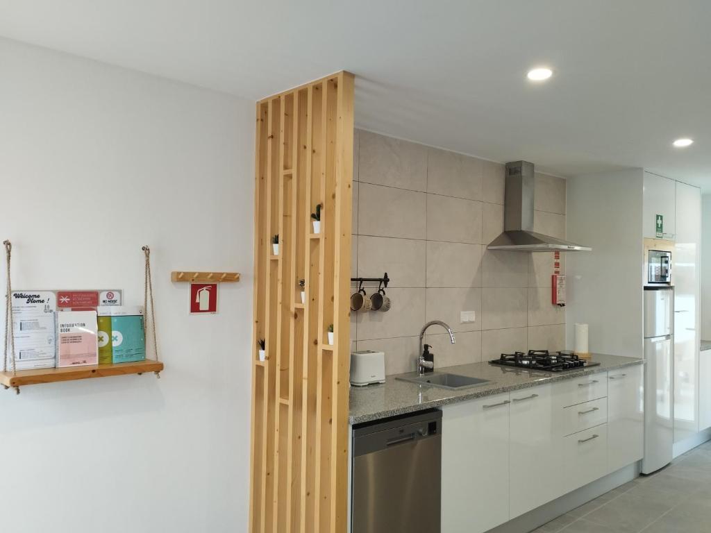 a kitchen with a wooden door in a kitchen at PenaWoods in A dos Cunhados