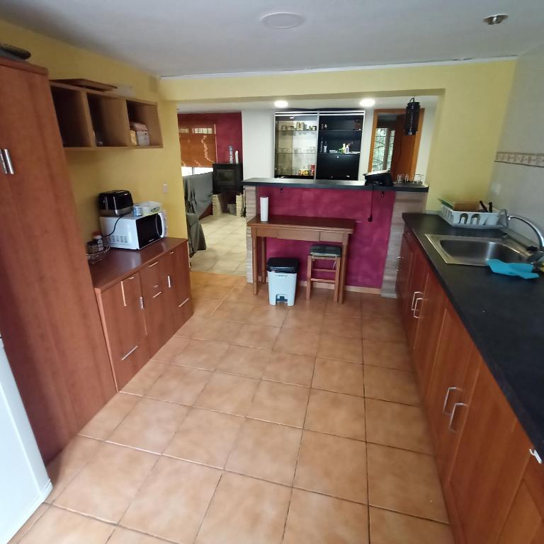 Kuchyň nebo kuchyňský kout v ubytování Chalet con piscina LUA HOME