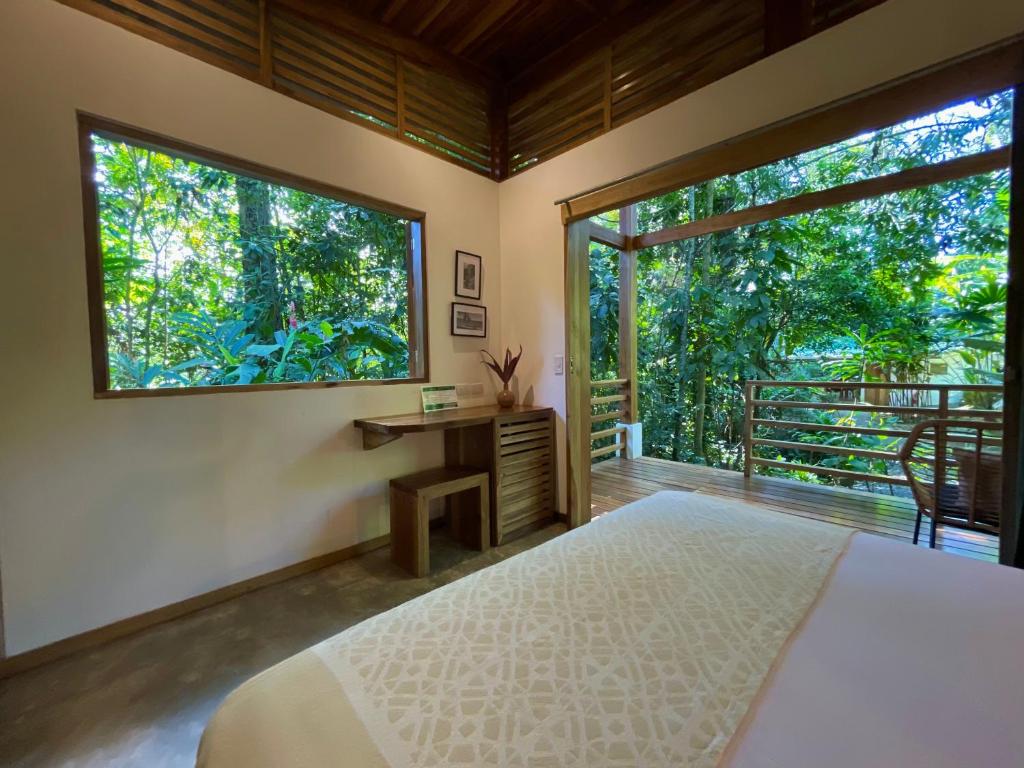 Una cama o camas en una habitación de Satta Lodge