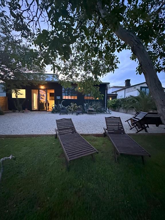 The BLACK HOUSE - Modern holiday home with garden,1500m from beach