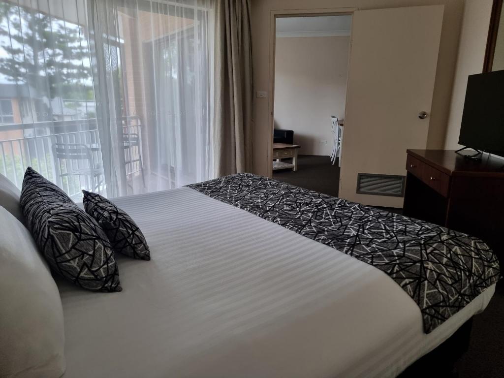 Postel nebo postele na pokoji v ubytování Charbonnier Motor Inn