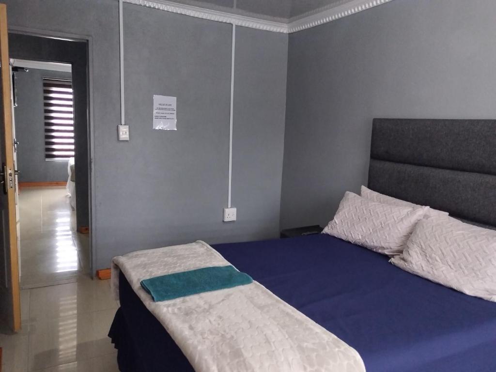Postel nebo postele na pokoji v ubytování Monarca inn - Affordable Accomodation in makwane molapo location Qwaqwa