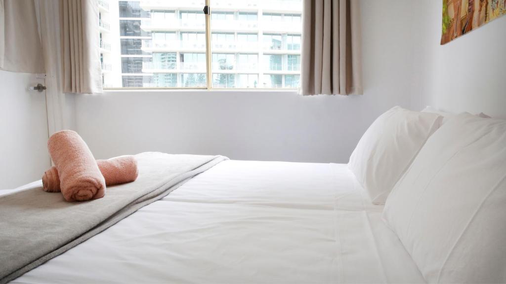 Postel nebo postele na pokoji v ubytování Breeze Inn Gold Coast
