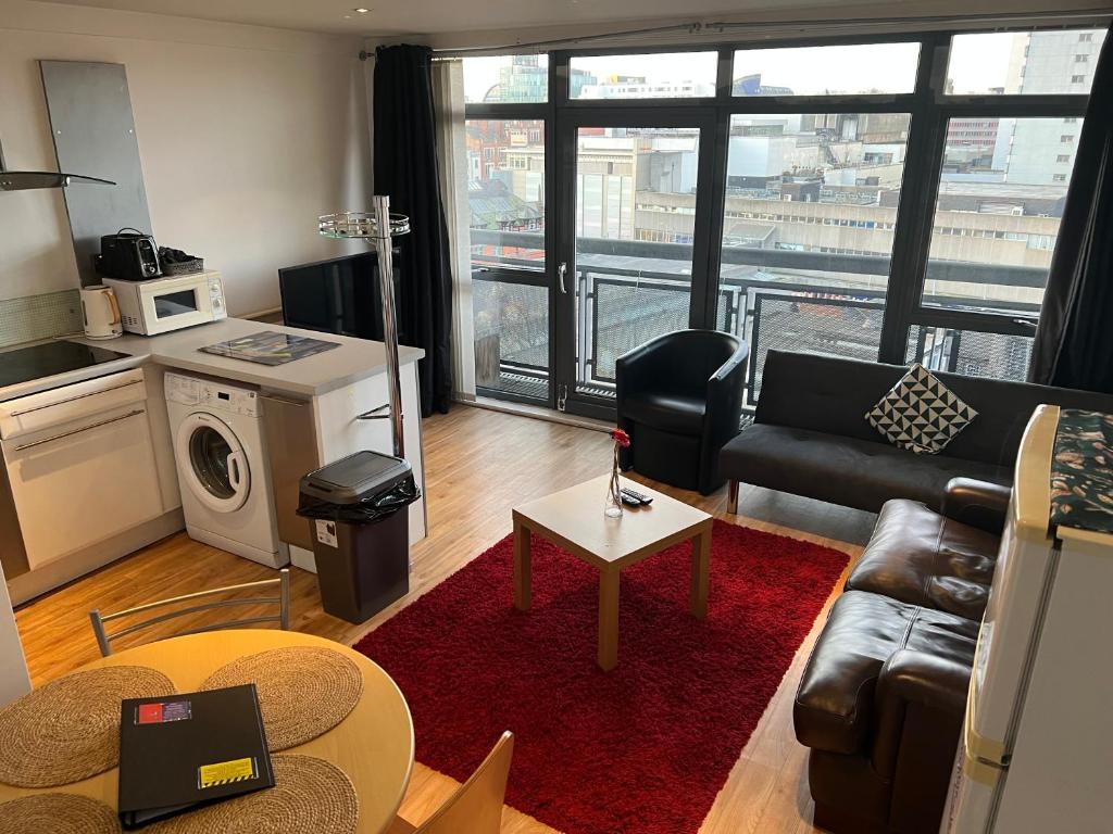 Køkken eller tekøkken på City Centre Apartmentt with balcony