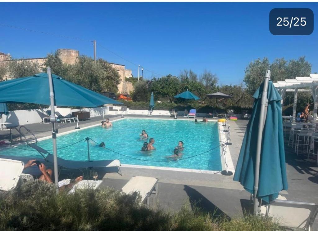 Bazén v ubytování piazza Marconi Rooms nebo v jeho okolí