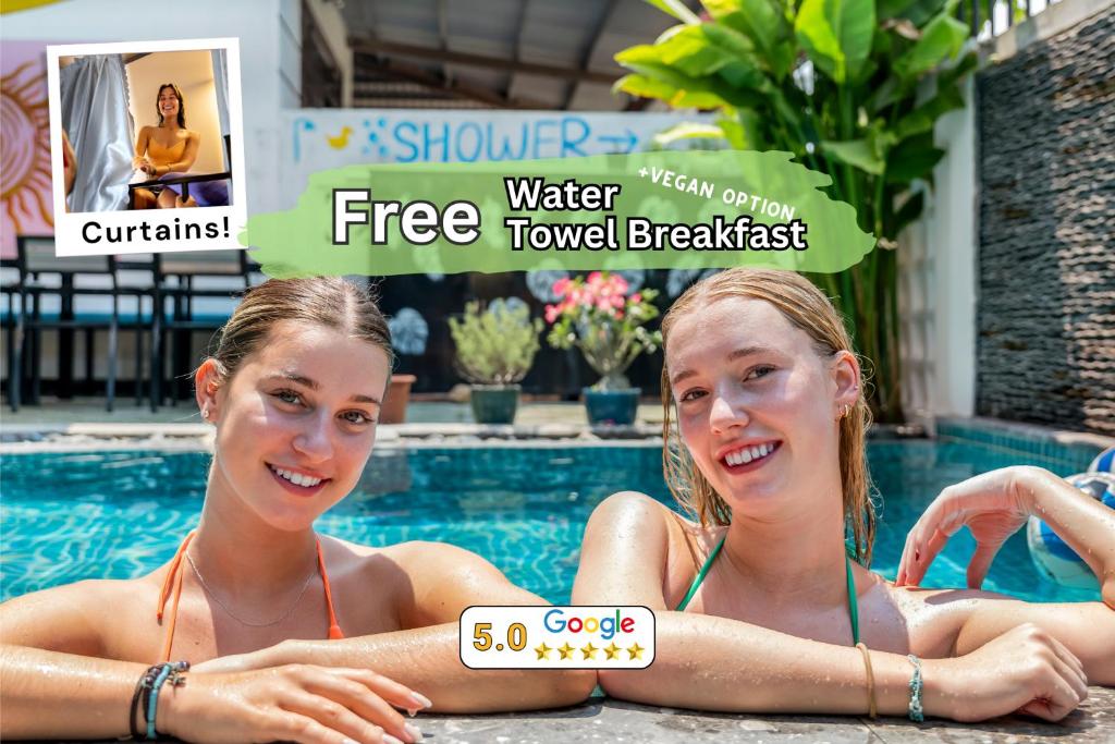 Bazén v ubytování Nalani Homestay & Hostel Hoi An nebo v jeho okolí
