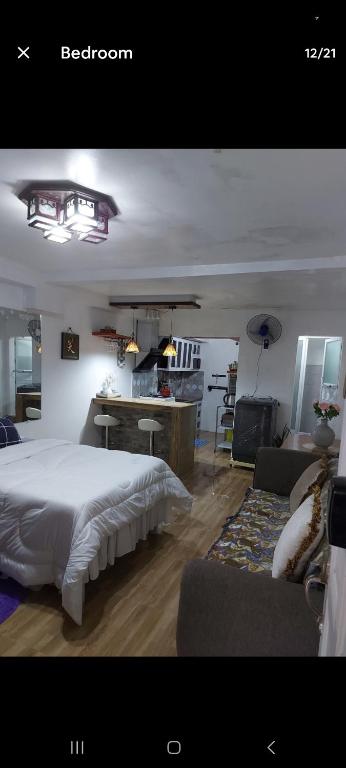 Llit o llits en una habitació de Studio room transient neo Calapan