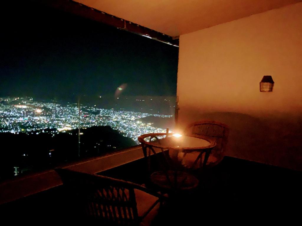 Imagem da galeria de Superview Lodge, Best Himalayan Sunrise in Sarangkot em Pokhara