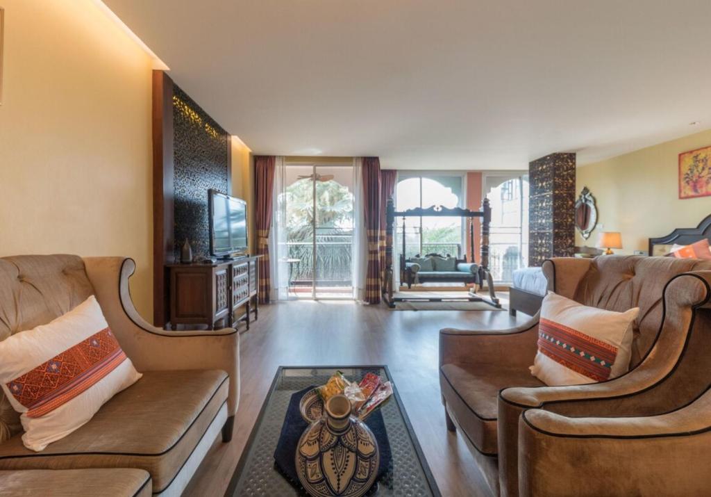 SHEIK ISTANA HOTEL CHIANGMAl - Resim 15