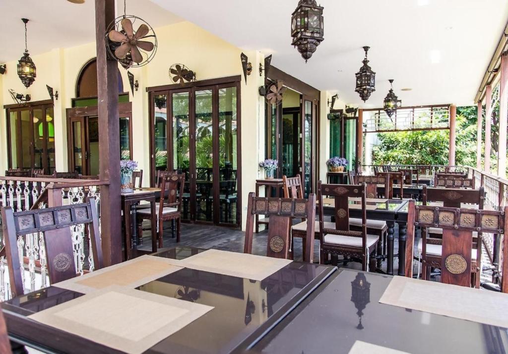 SHEIK ISTANA HOTEL CHIANGMAl - Resim 4