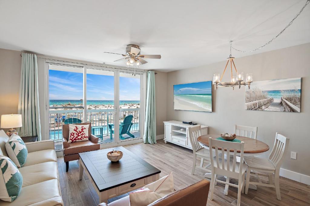 Pelican Beach Resort Destinにあるシーティングエリア
