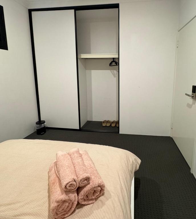 Postel nebo postele na pokoji v ubytování Décembre House - 24hrs Self Check-in Room in Belmont Central