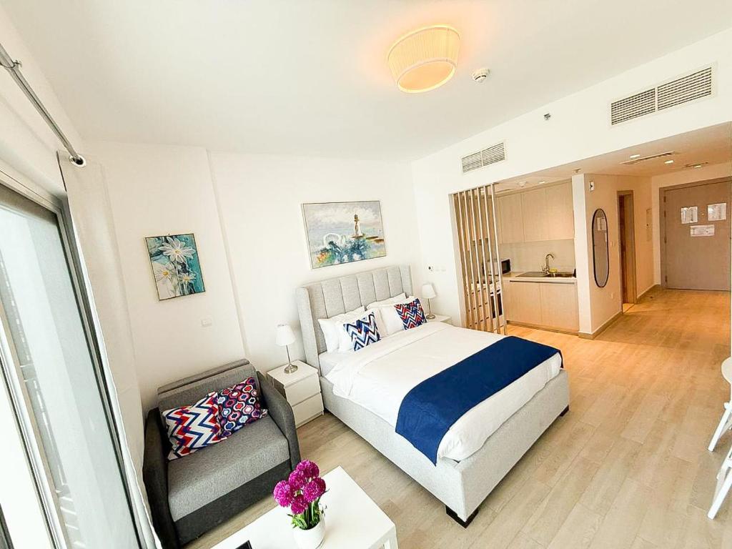 فضای داخلی Yas Island Waters Edge Studio by Central Stay در ابوظبی - تصویر ۳