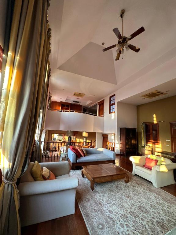 Posezení v ubytování Bed & Breakfast Chiang Rai