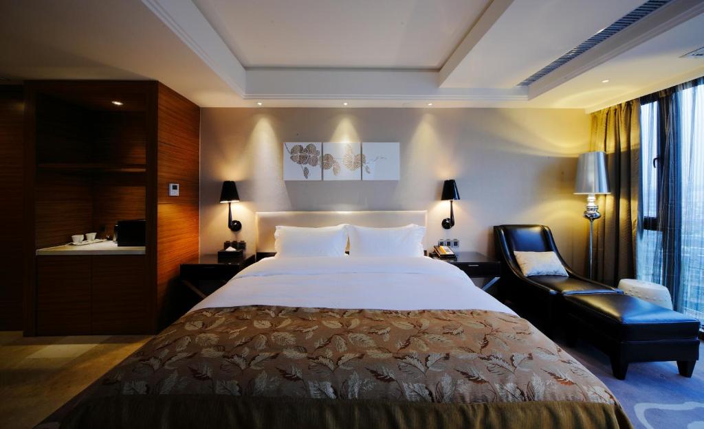 Postel nebo postele na pokoji v ubytování DW Hotel