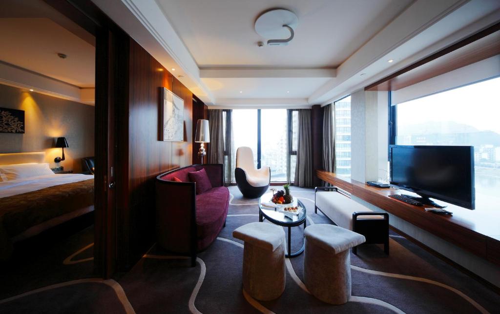 TV a/nebo společenská místnost v ubytování DW Hotel