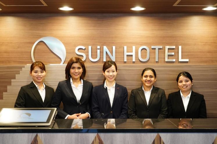 Členové personálu v ubytování Sun Hotel Funabashi