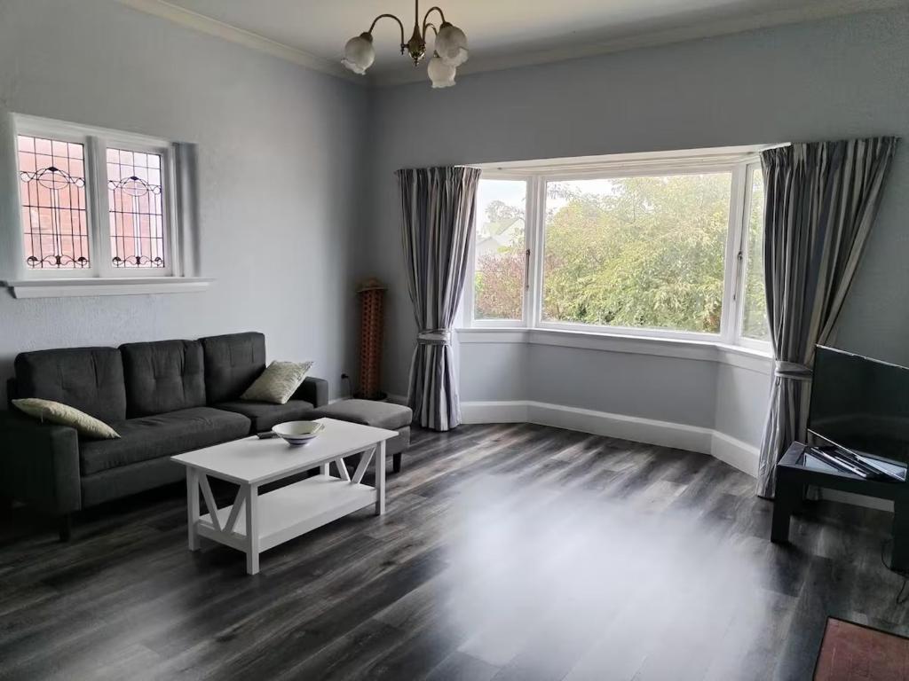 Near Caroline Bay, Timaru - Resim 5