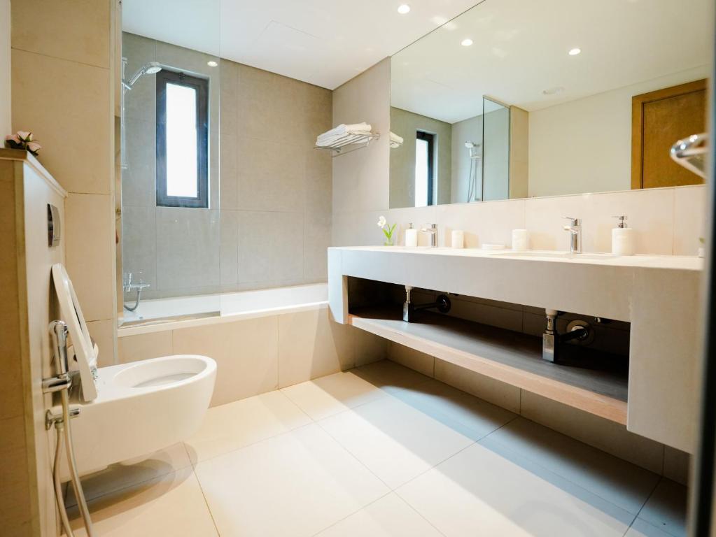 Koupelna v ubytování Luxury 2 bedroom villa pool beach gym access