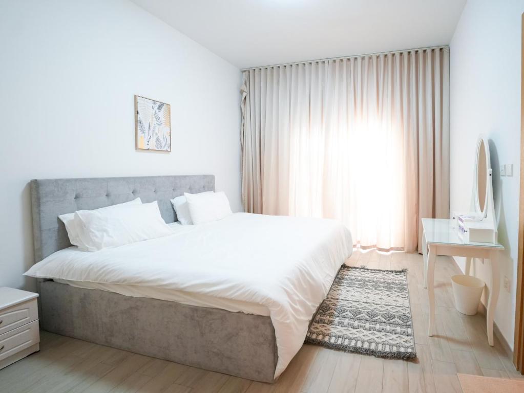 Postel nebo postele na pokoji v ubytování Luxury 2 bedroom villa pool beach gym access