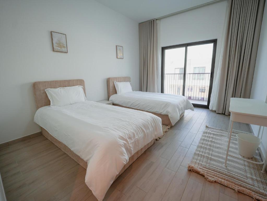 Postel nebo postele na pokoji v ubytování Luxury 2 bedroom villa pool beach gym access