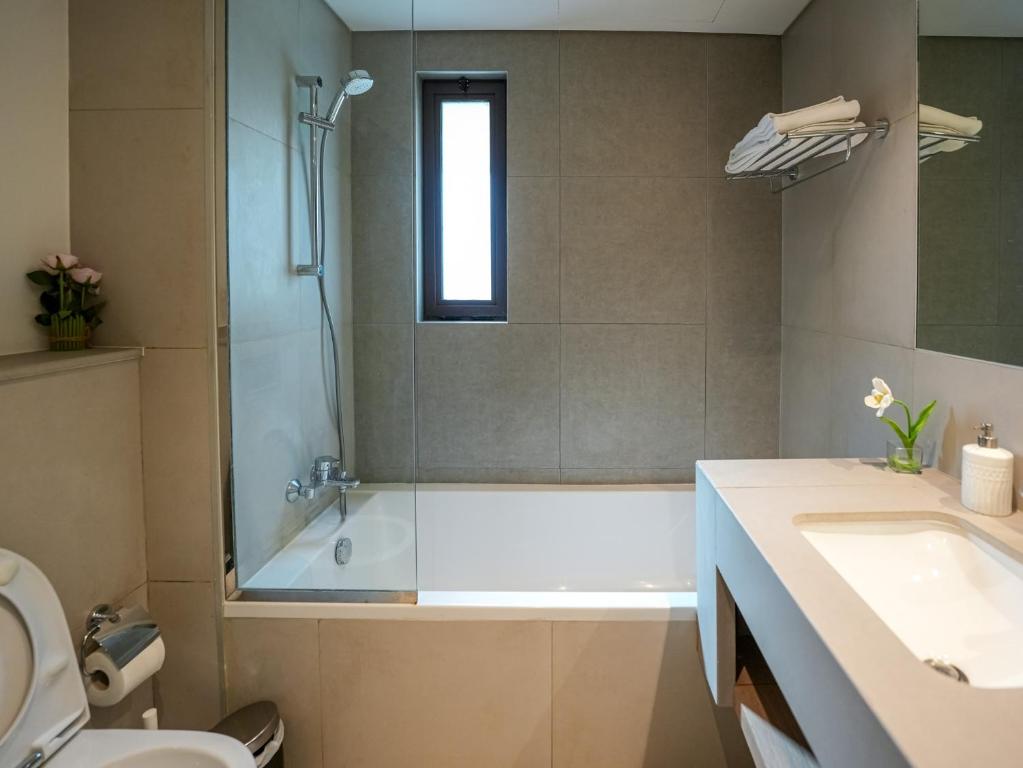 Koupelna v ubytování Luxury 2 bedroom villa pool beach gym access