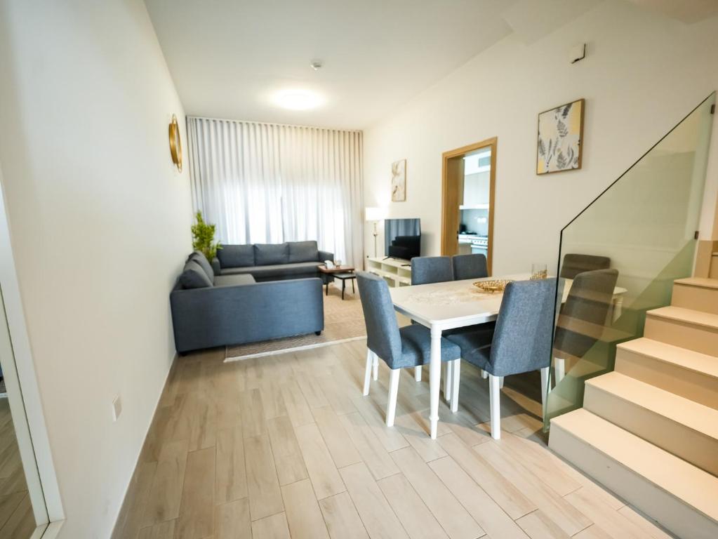 Posezení v ubytování Luxury 2 bedroom villa pool beach gym access