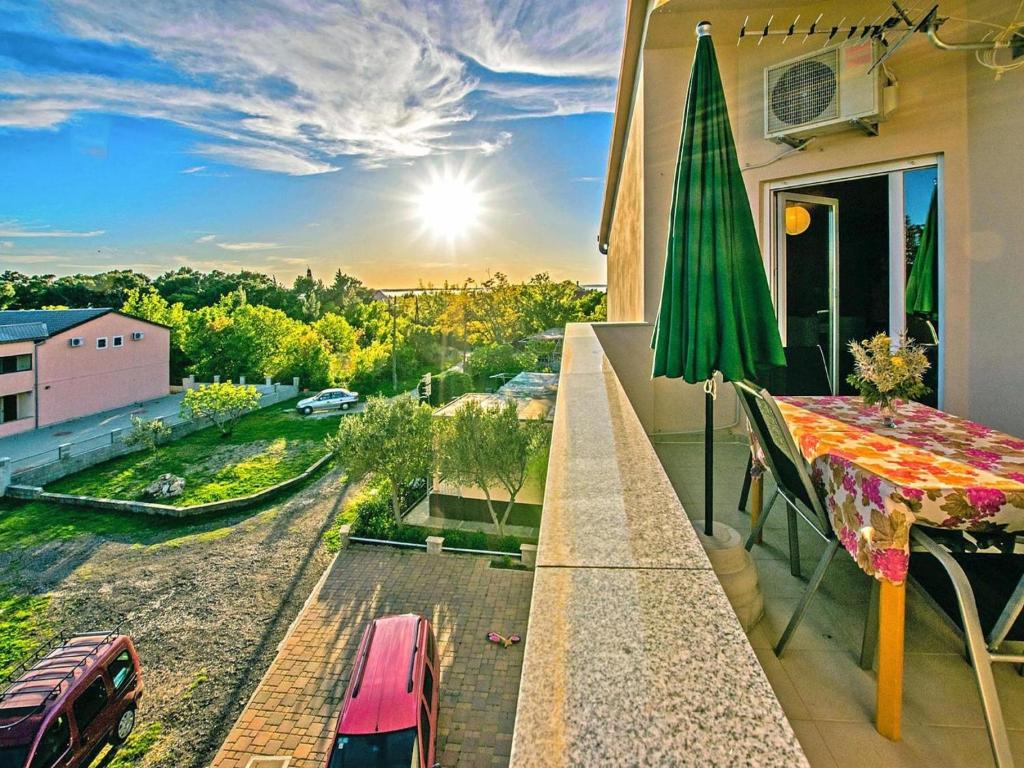 Balkon lub taras w obiekcie Apartment in Starigrad Paklenica