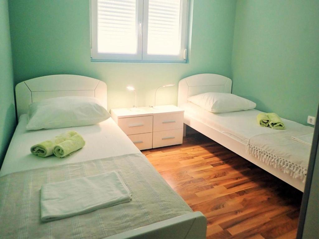 Łóżko lub łóżka w pokoju w obiekcie Apartment in Starigrad Paklenica