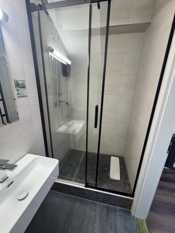 Koupelna v ubytování Hotel Capitol Zentrum - 24h -