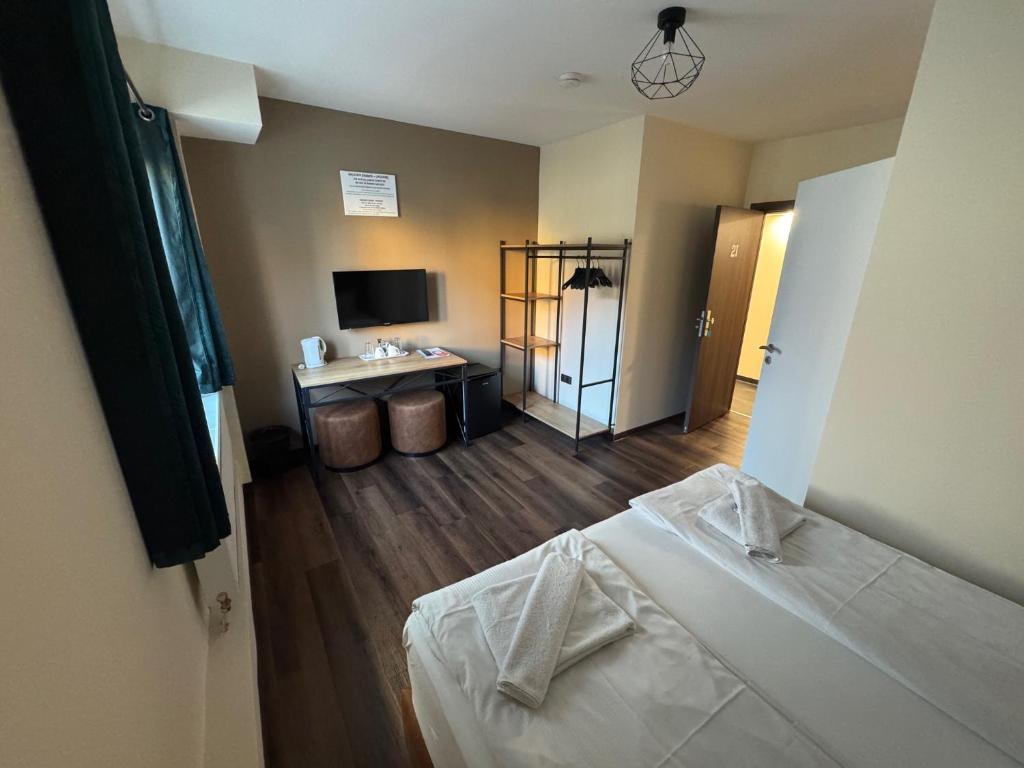 Postel nebo postele na pokoji v ubytování Hotel Capitol Zentrum - 24h -