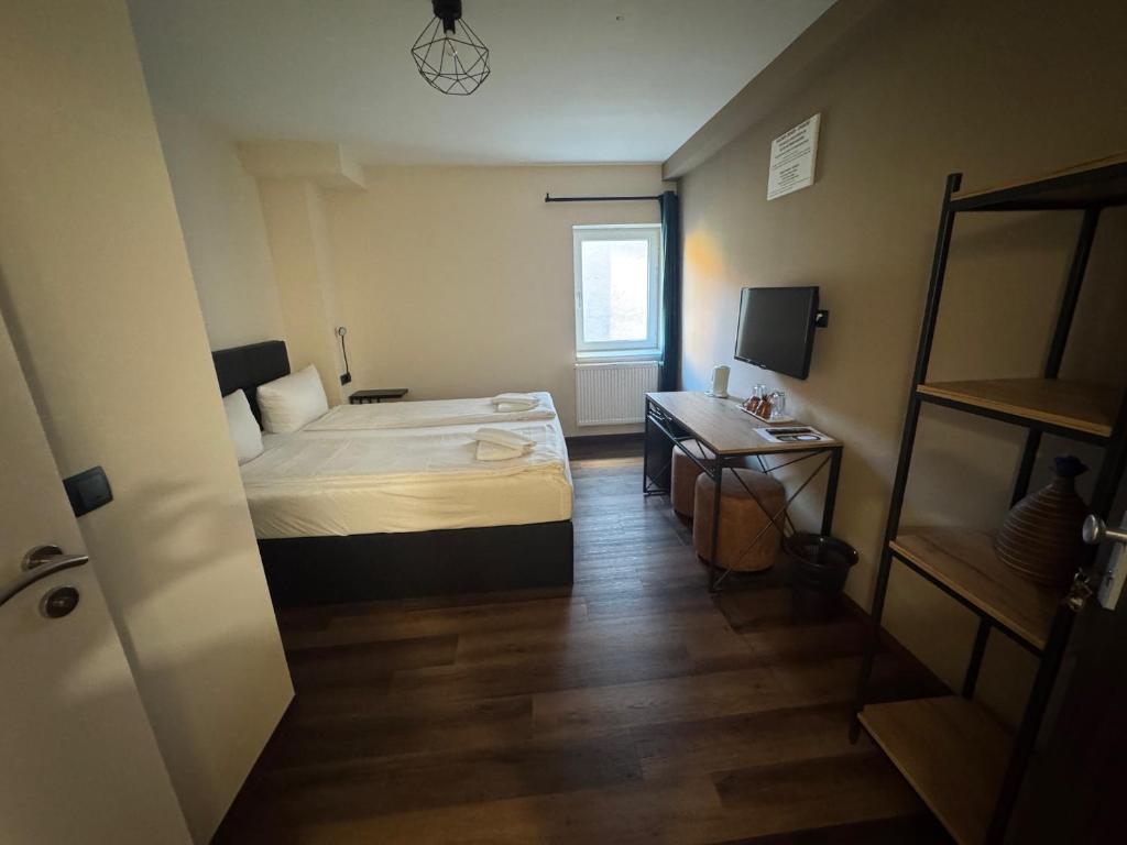 Postel nebo postele na pokoji v ubytování Hotel Capitol Zentrum - 24h -