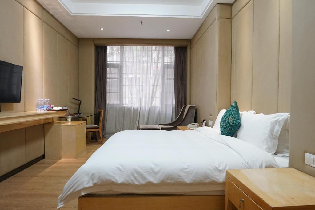 TV a/nebo společenská místnost v ubytování Paco Hotel Ouzhuang Metro Guangzhou-Free shuttle to Canton fair