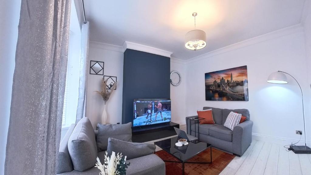 Ruang duduk di 3br Ironside Urban Luxe Retreat, FREE parking