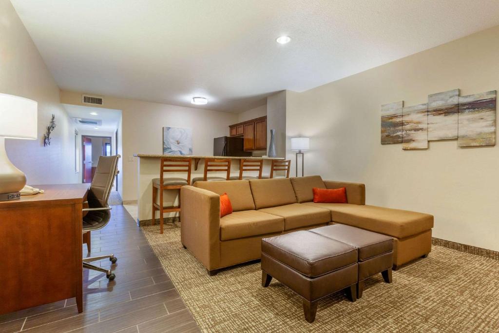 Posezení v ubytování Comfort Suites Glendale - State Farm Stadium Area