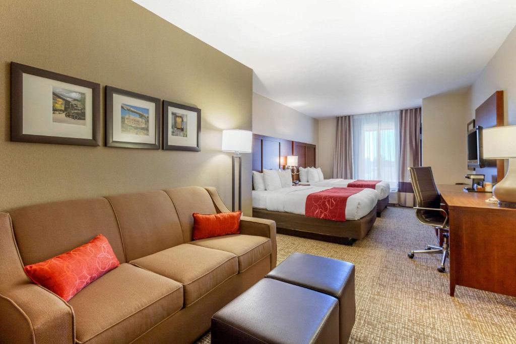 Posezení v ubytování Comfort Suites Glendale - State Farm Stadium Area