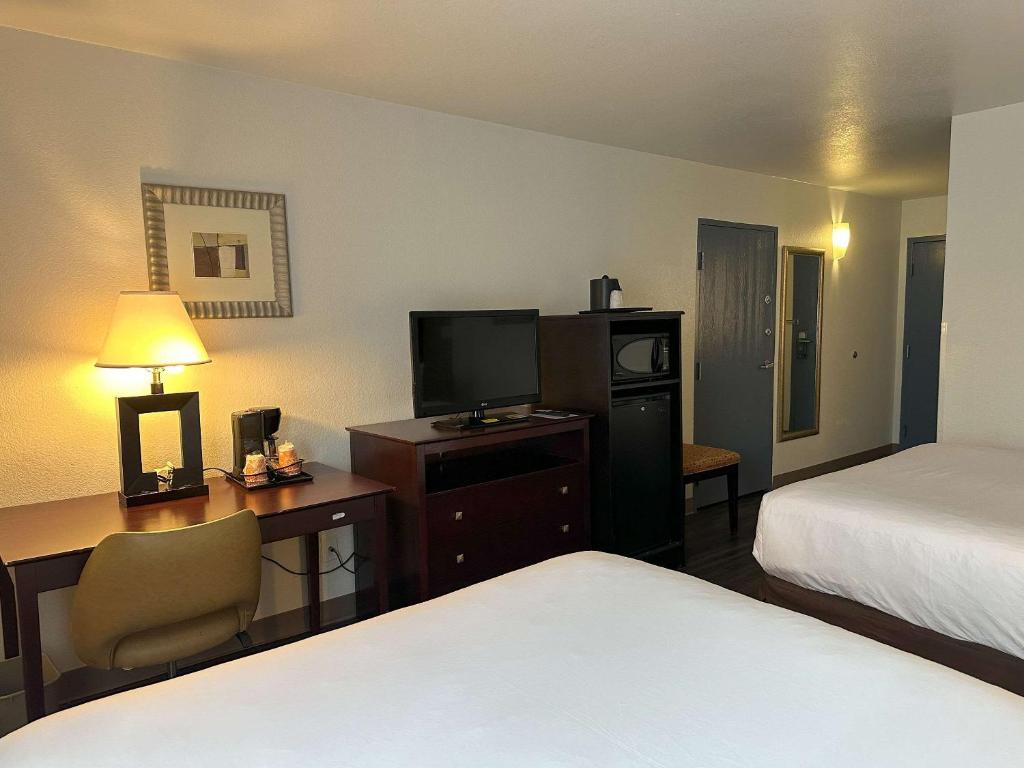 Postel nebo postele na pokoji v ubytování Quality Inn & Suites Everett