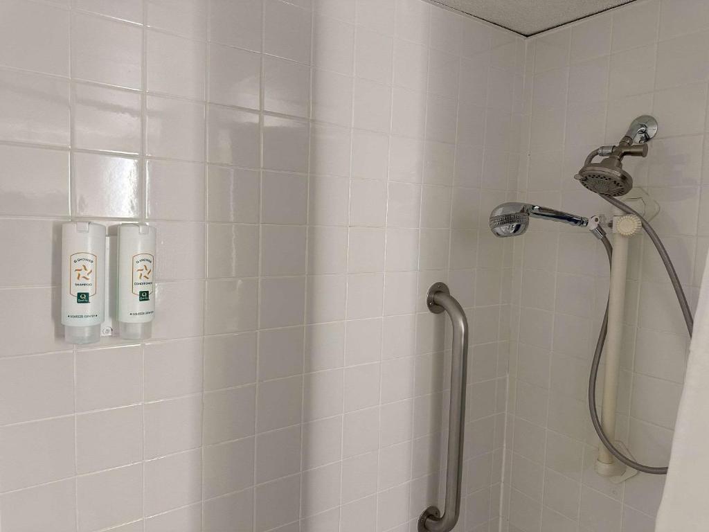 Koupelna v ubytování Quality Inn & Suites Everett