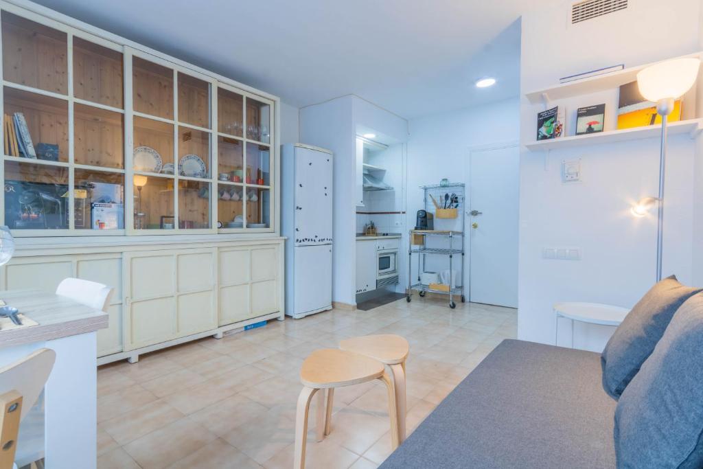 A kitchen or kitchenette at Nice and cozy- 1Bd 1Bth- Triana