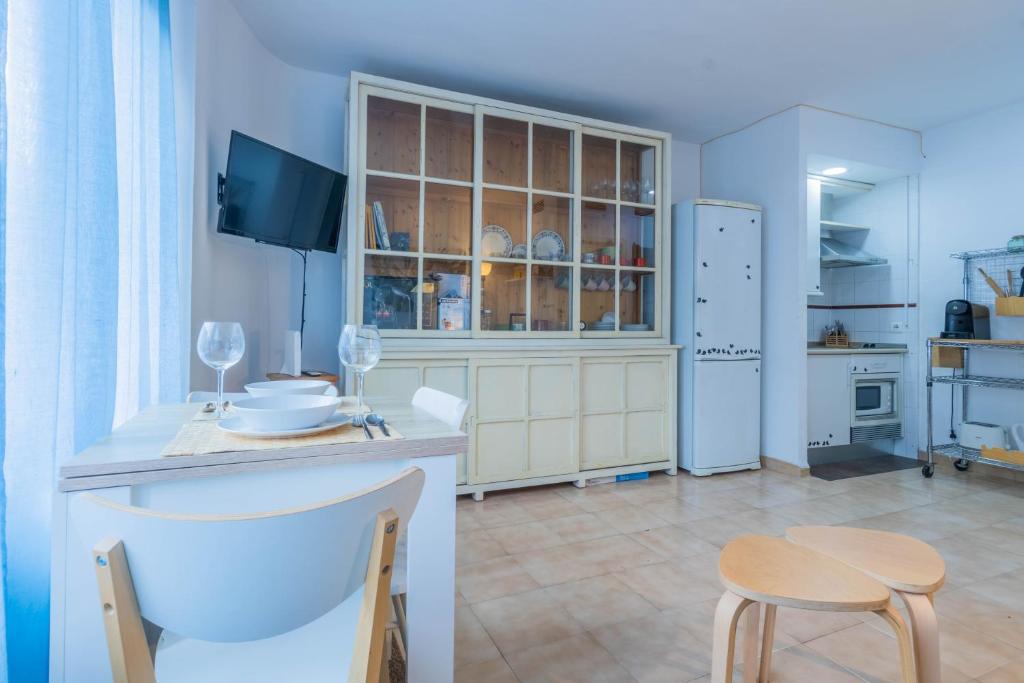 A kitchen or kitchenette at Nice and cozy- 1Bd 1Bth- Triana