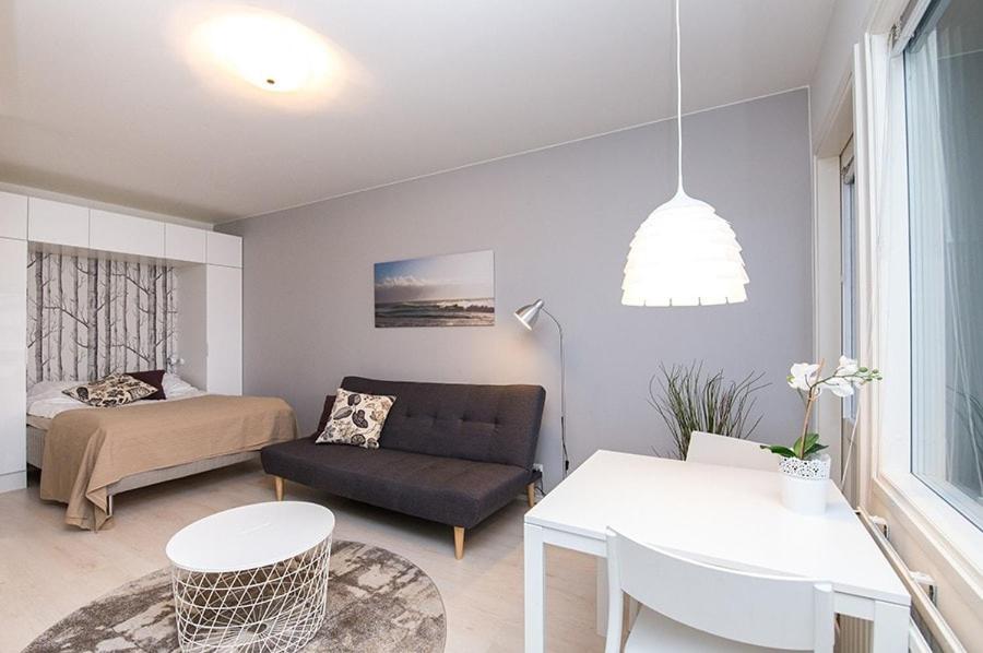 Ruang duduk di Kotimaailma - Modern city studio in Vaasa city center