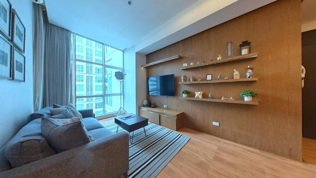 Full-Serviced Residential Apartment in Blue Sapphire, BGC, Manila ...