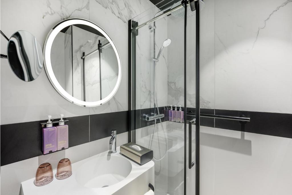 
TRIBE Essential Queen Room
