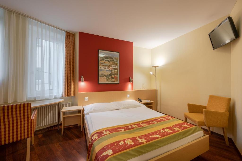 Postel nebo postele na pokoji v ubytování Hotel De la Paix