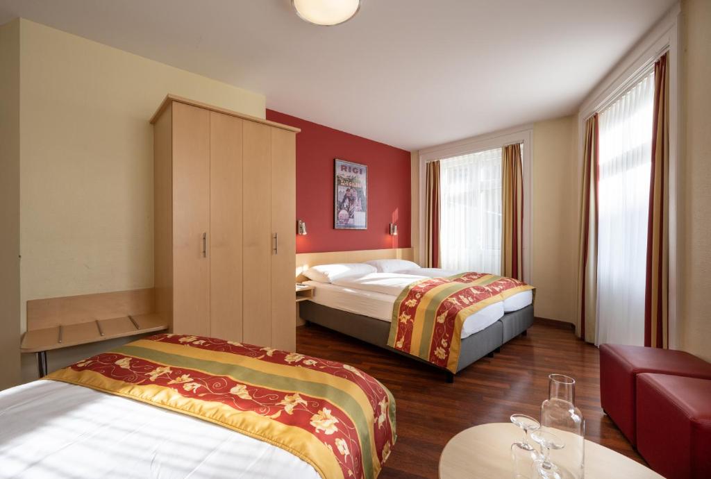 Postel nebo postele na pokoji v ubytování Hotel De la Paix