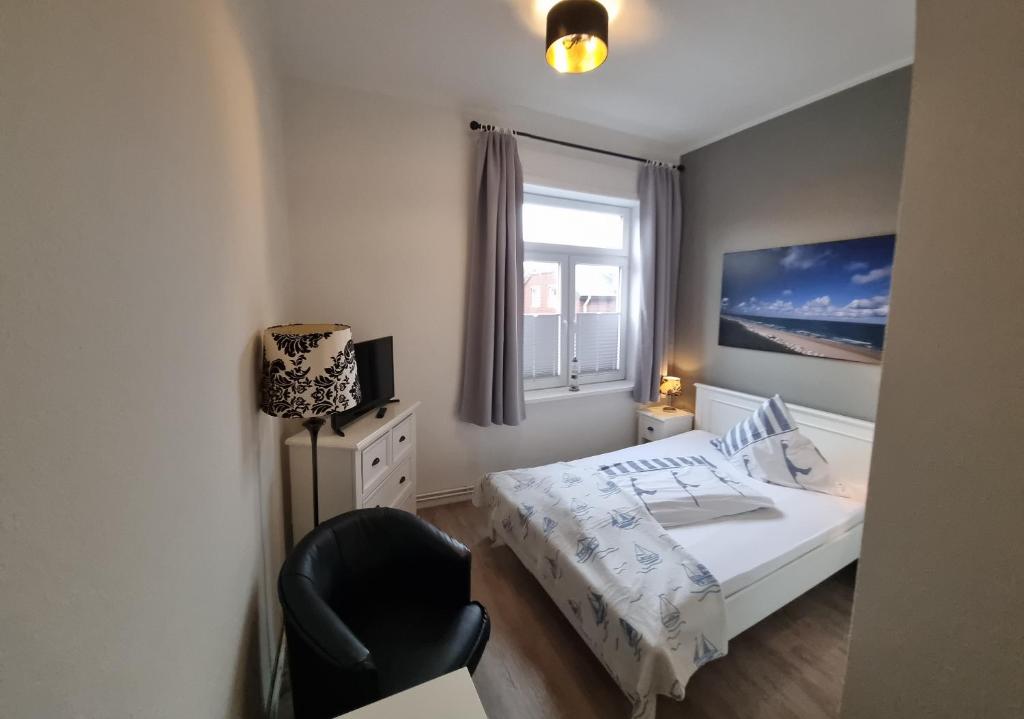 Postel nebo postele na pokoji v ubytování Hotel-Cafe-Lindow